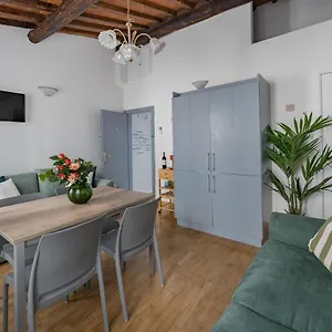 Moro One , Florence Italy
